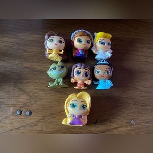 7 piece Disney doorables toy bundle🖤